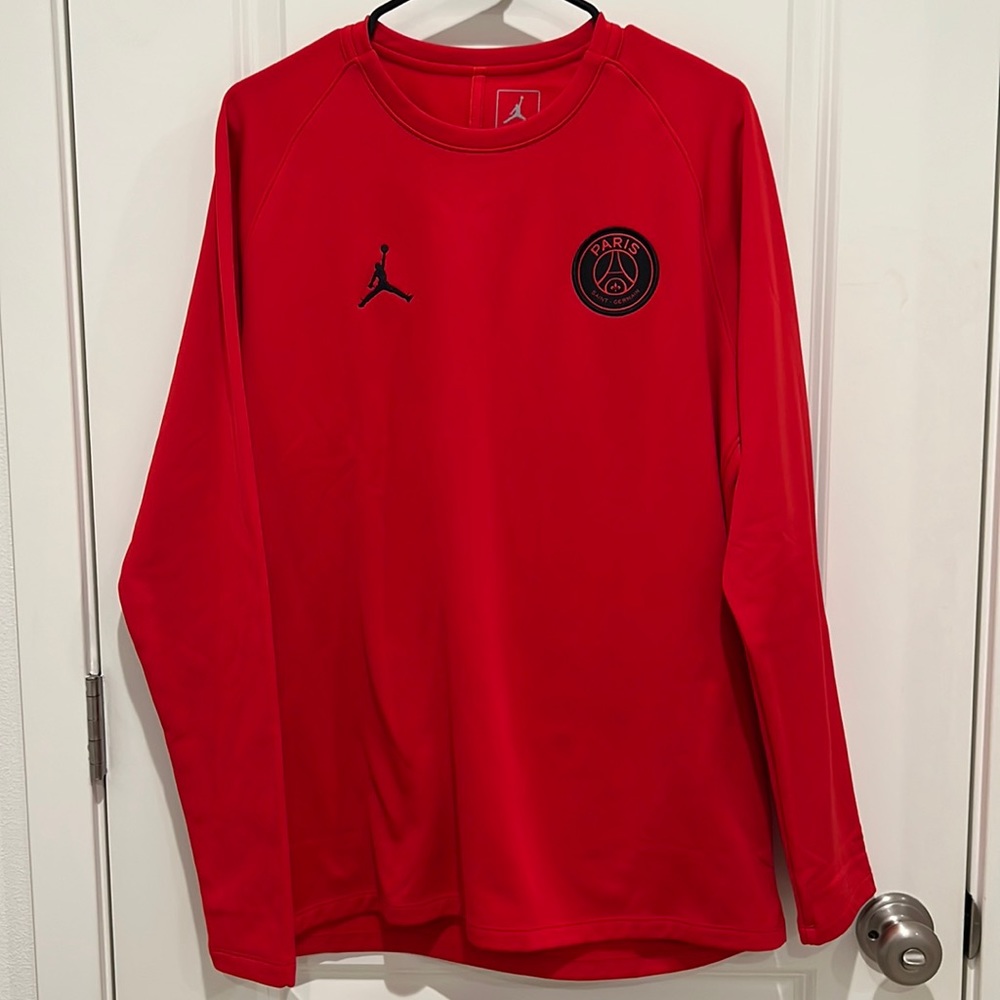 NIKE Saint~Germaine pullover sweater.